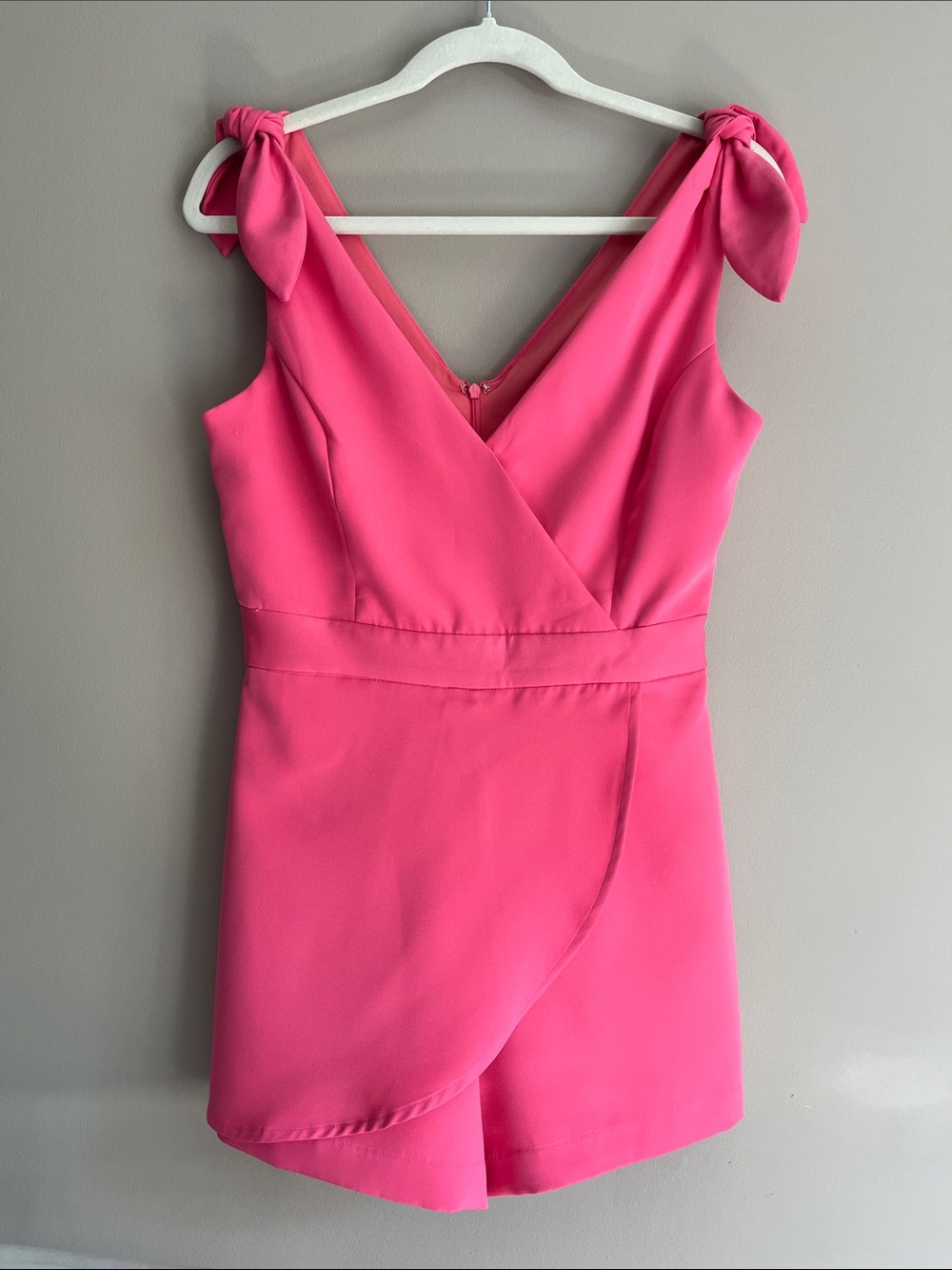 BCBGeneration Hot Pink Tie-Shoulder Skort Romper size small